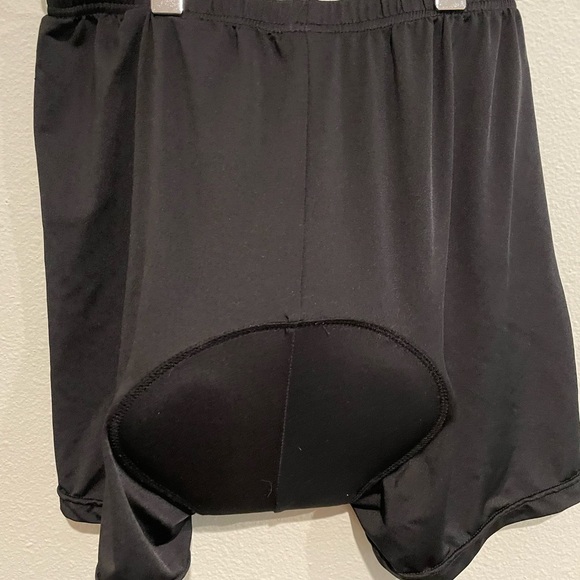 Black Realtoo padded bicycle shorts Size M - Picture 2 of 3